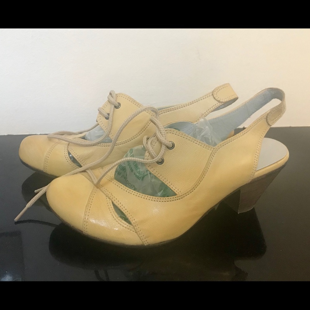 Fidji Mustard Mules/Slides 36 6